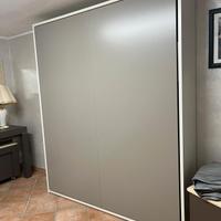 Letto a scomparsa grigio