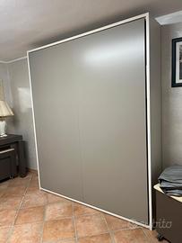 Letto a scomparsa grigio