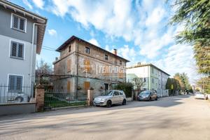 Bifamiliare da ristrutturare con due cantine di 20