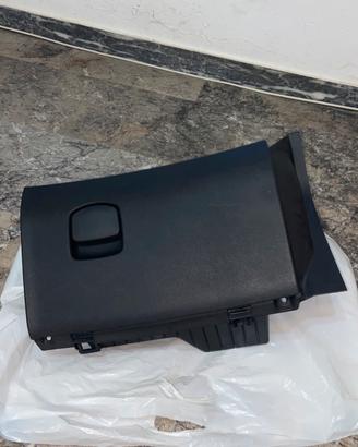 Opel Corsa , 2013..Cassetto portaoggetti,