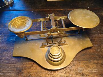 bilancia antica in ottone da collezione 