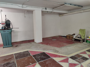 Magazzino seminterrato a Cesano Boscone
