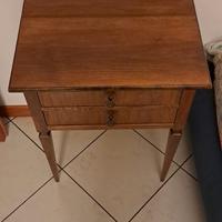 comodino in legno fatto a mano 