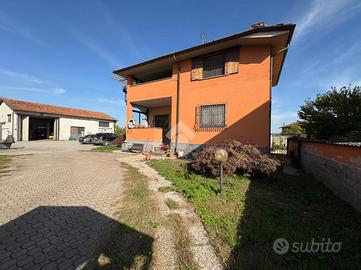 BIFAMILIARE A CASSOLNOVO