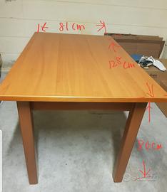 Tavolo marrone + 4 sedie