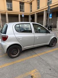 Toyota Yaris 2001 adatta a neo patentati