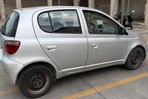 Toyota Yaris 2001 adatta a neo patentati