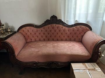 Divano in velluto rosa cipria