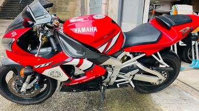 Yamaha R1 2001