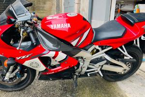 Yamaha R1 2001