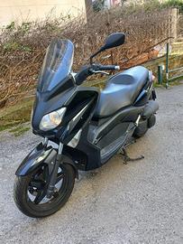 Yamaha X-Max 250