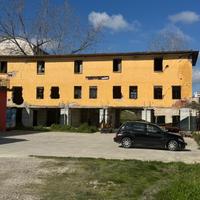 Struttura di 700 mq da ristrutturare