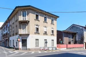 NEGOZIO FRONTE STRADA