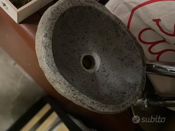 Lavandino in pietra