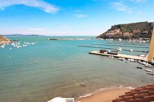 Porto ercole attico sul porto