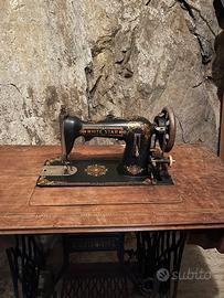 Macchina da cucire antica
