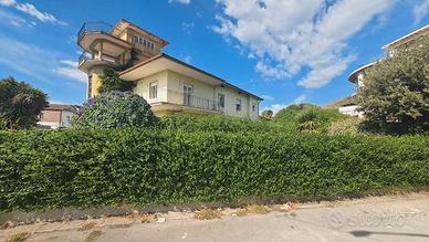 Villa con due appartamenti