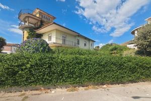 Villa con due appartamenti