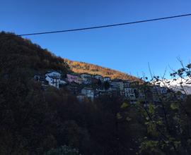 Comodo garage a lato strada con cascina da ristrut