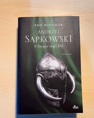 Libro the witcher il sangue degli elfi(volume3)