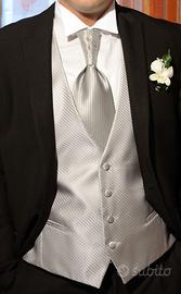 Gilet e cravatta eleganti per matrimonio