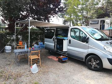 Furgone renault trafic 9 posti allestimento camper