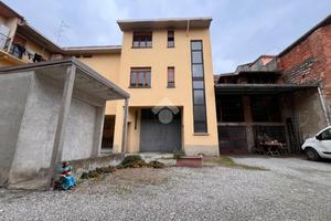 CASA SEMINDIPENDENTE A GALLIATE