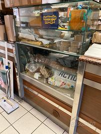 Arredamento bar negozio frigorifero tavoli