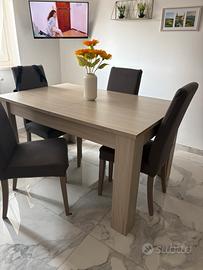 Tavolo allungabile e sedie