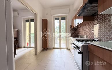 Via Vincenzo D'Amore - Luminoso quadrilocale in bu