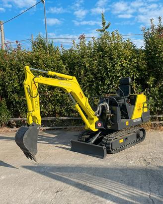 E02 Escavatore 13 q Yanmar B12