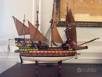 Modellino galeone inglese