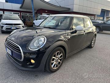 MINI Cooper D Mini IV F55-F56 2014 1.5 Hype 5p t