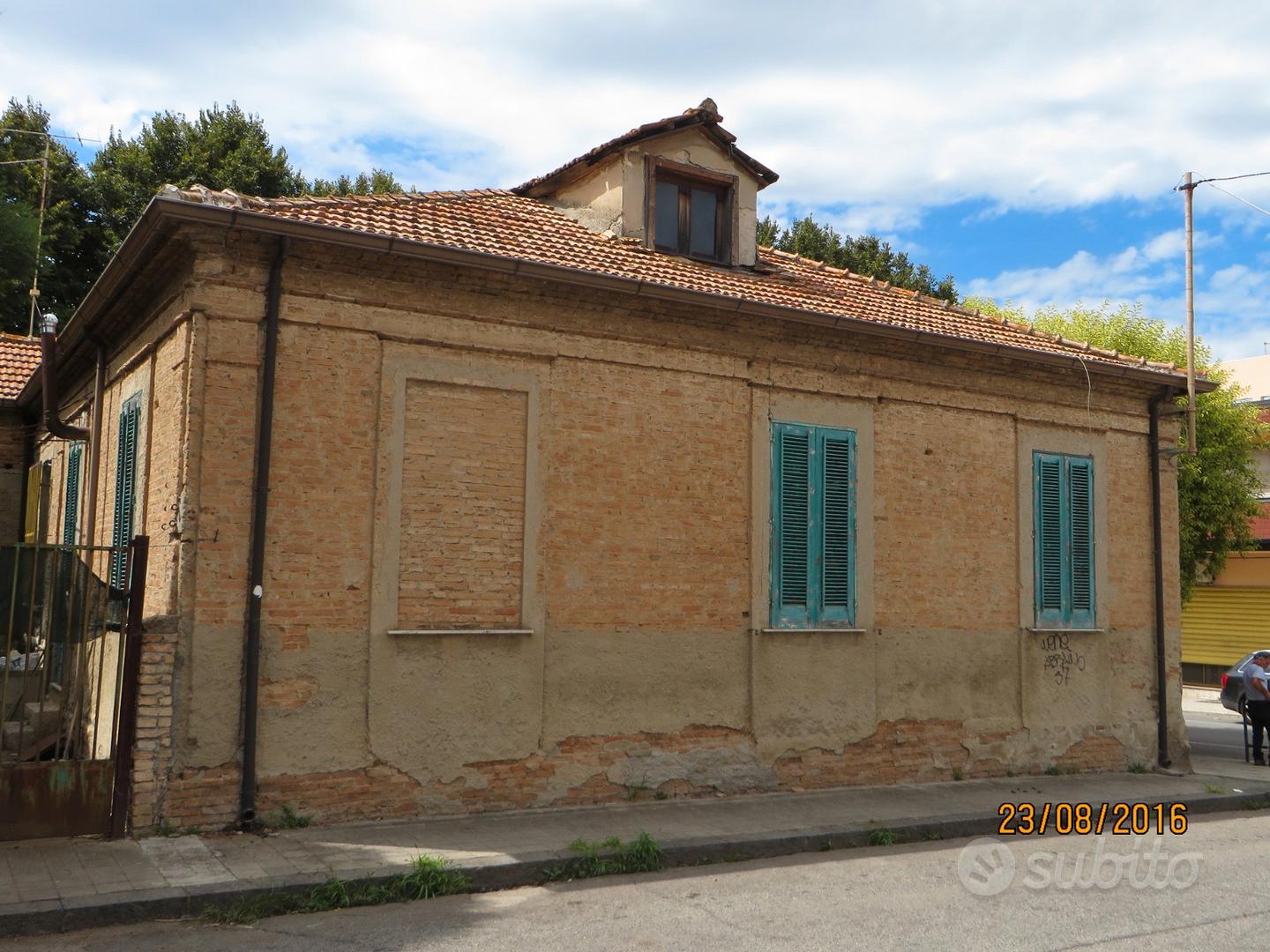 Casa singola con giardino - Vista 2