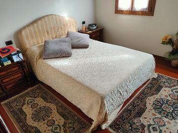 Letto matrimoniale a doghe in legno