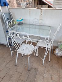 Tavolo e 4 sedie in ferro battuto 