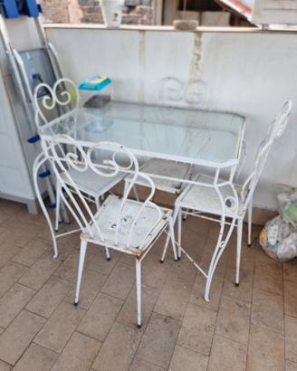 Tavolo e 4 sedie in ferro battuto 