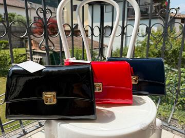 🎀 Borsa a tracolla effetto vernice – Nuova