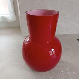 Vaso in vetro rosso
