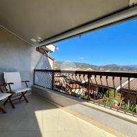 VILLA A SCHIERA A SANTA MARINA