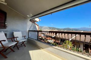 VILLA A SCHIERA A SANTA MARINA