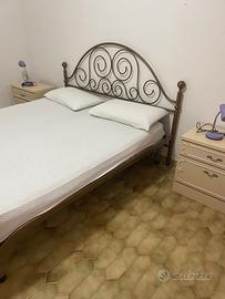 Letto completo e comodini