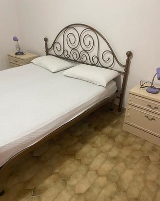 Letto completo e comodini