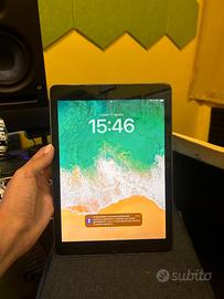 Apple iPad 6ª generazione 9,7” 2018 + custodia