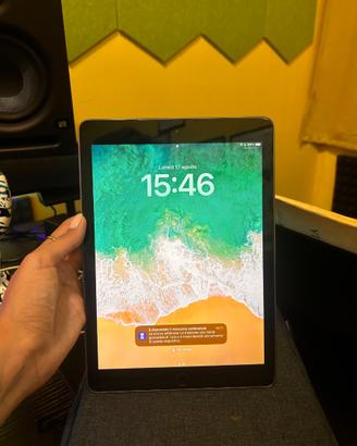 Apple iPad 6ª generazione 9,7” 2018 + custodia