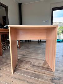 Scrivania in legno usata – 55×75×80 cm