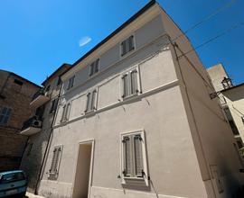 In centro storico con tanta luce e parcheggio