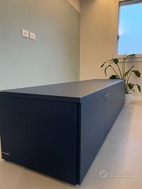 Mobile contenitore basso blu navy, grande credenza