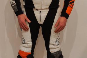 Macna Tracktix Tuta in pelle da moto traforata in 