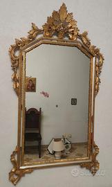 specchio antico dorato con cornice dorata